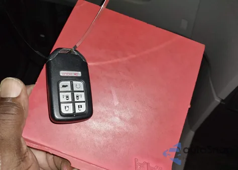 2024 Honda Odyssey Touring z USA, uszkodzony, nr VIN 5FNRL6H86RB044143